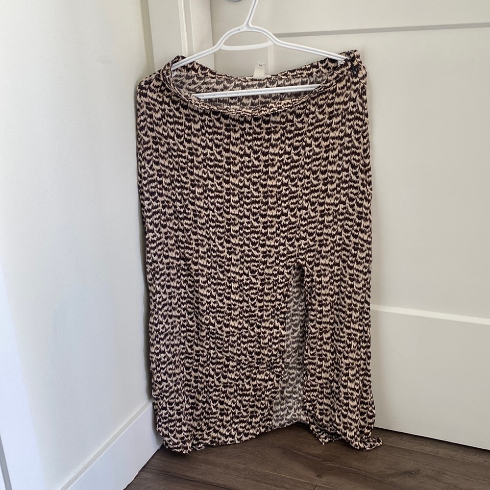 Skirt with slit